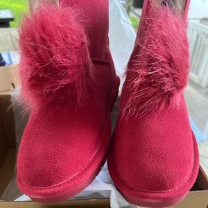 Bearpaw NWT 10m red. Brand new!